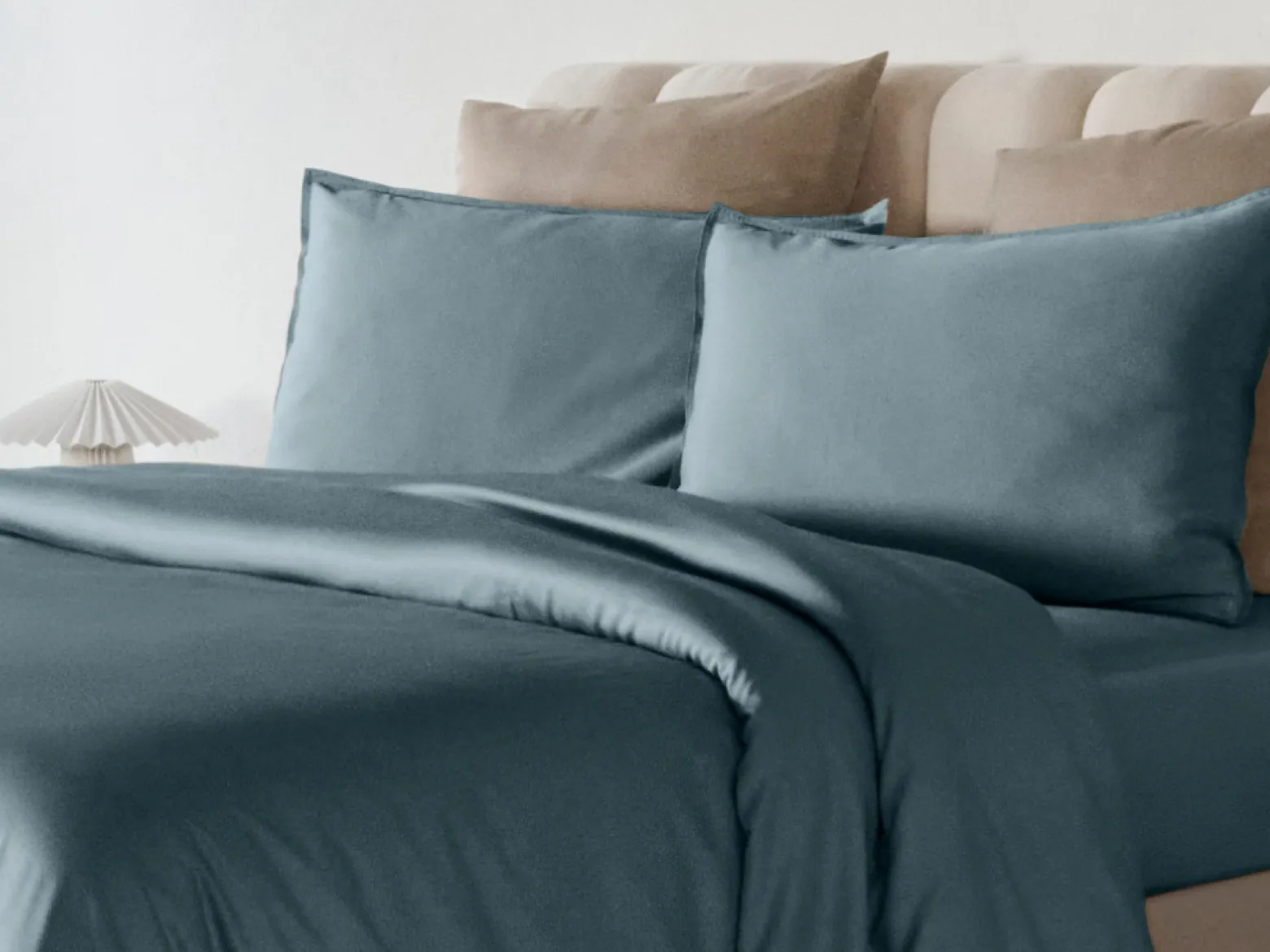 Cozy bamboo bedding in blue-grey